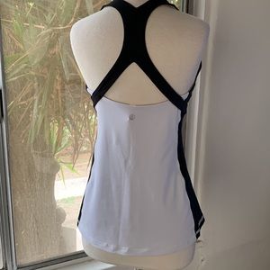 BN LULULEMON tank with built in bra